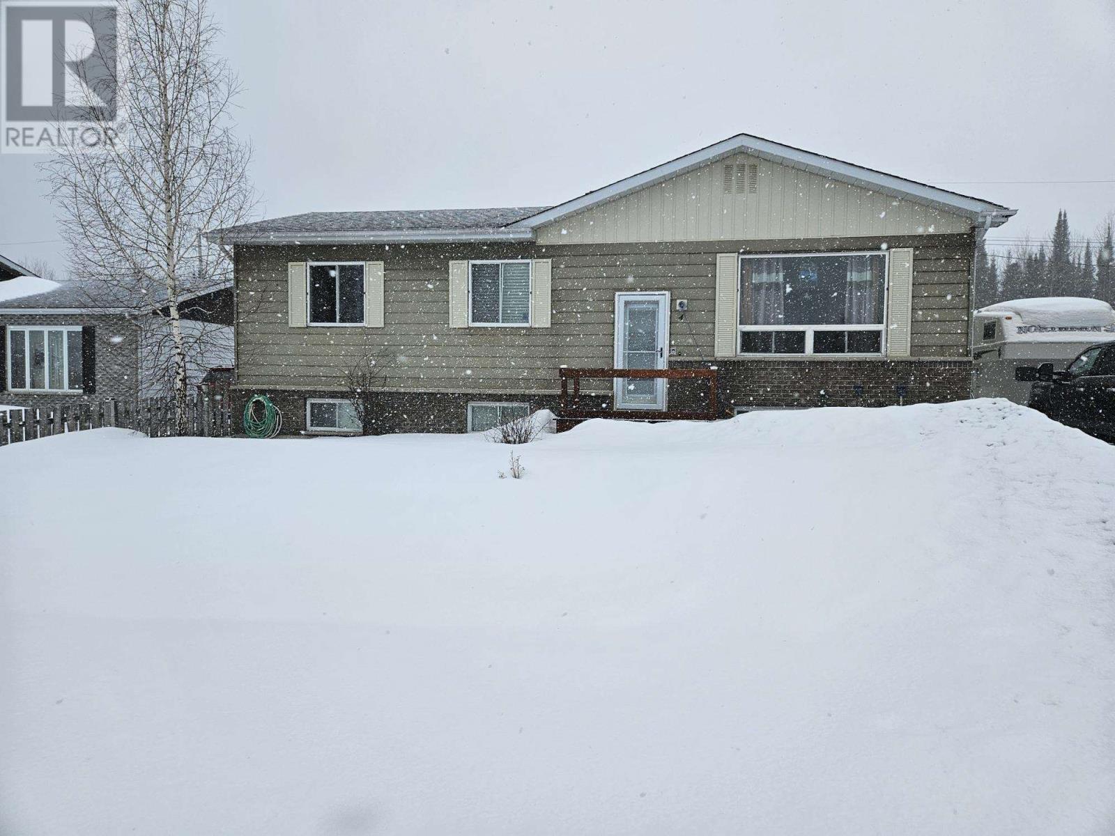 Photo 33 of 4 Fisher Ave, Manitouwadge ON
