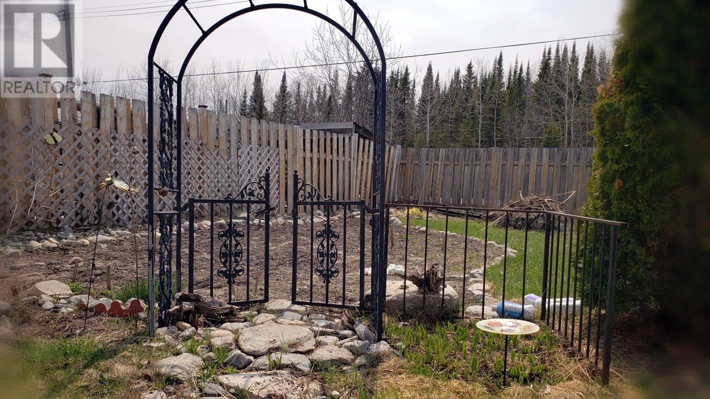 Photo 4 of 4 Fisher Ave, Manitouwadge ON