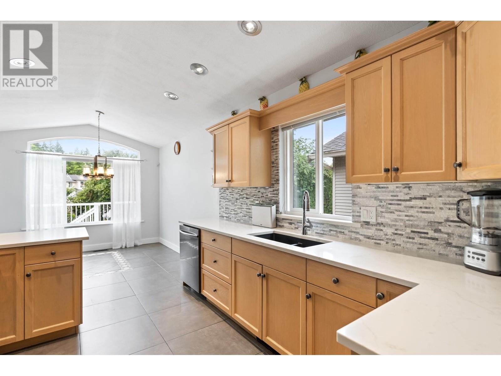 Photo 10 of 23881 114 A Avenue, Maple Ridge BC