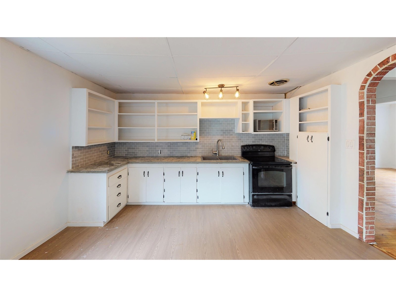 669 WALLACE STREET, Hope, Hope