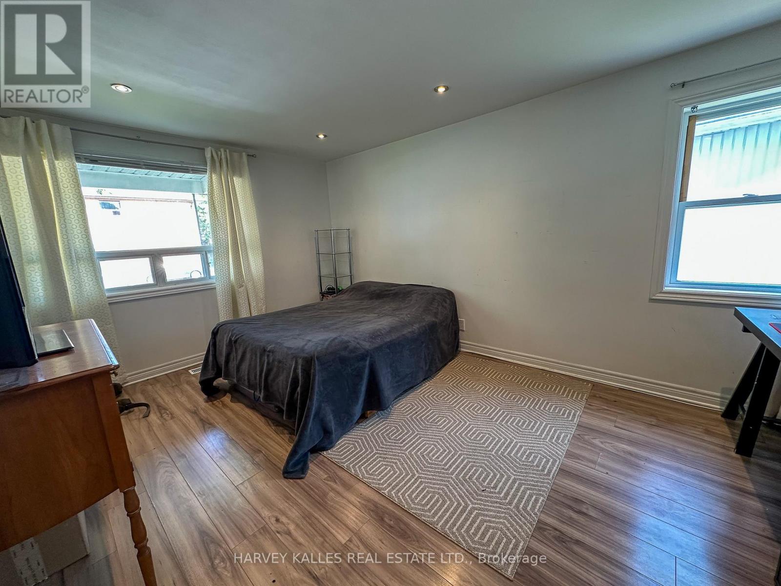 Photo 10 of 105 Ormond Street N, Thorold ON