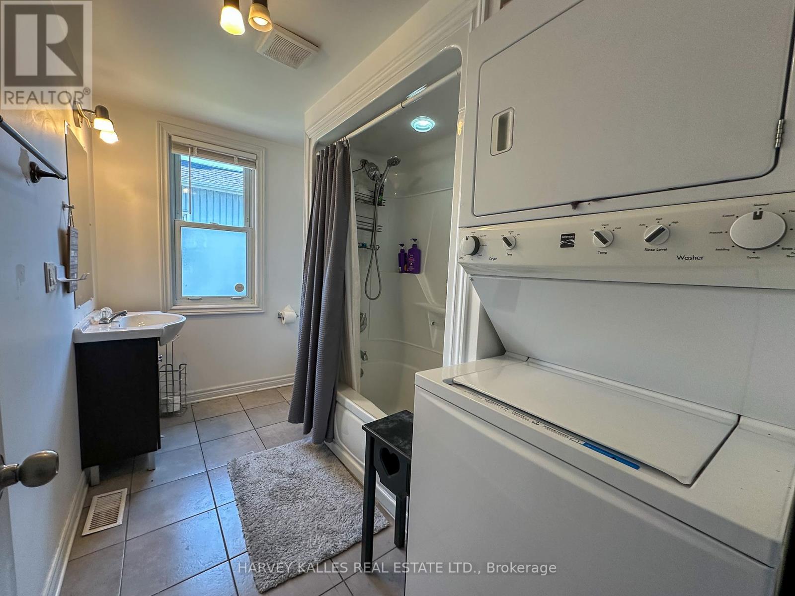 Photo 12 of 105 Ormond Street N, Thorold ON