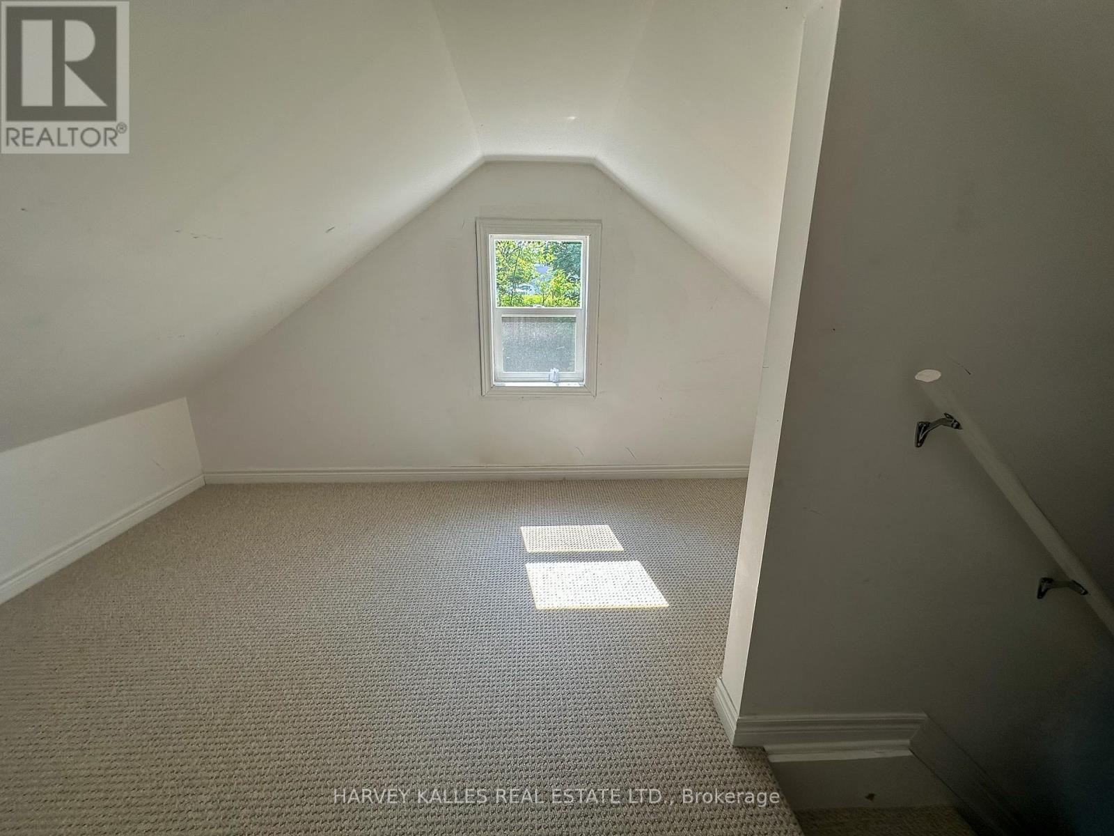 Photo 13 of 105 Ormond Street N, Thorold ON