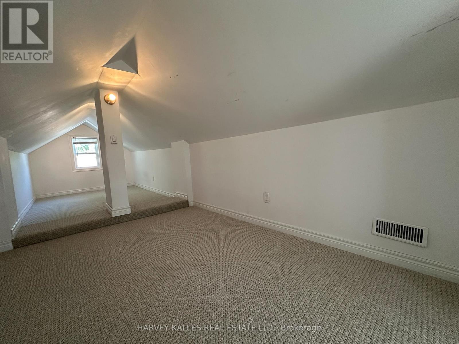 Photo 14 of 105 Ormond Street N, Thorold ON