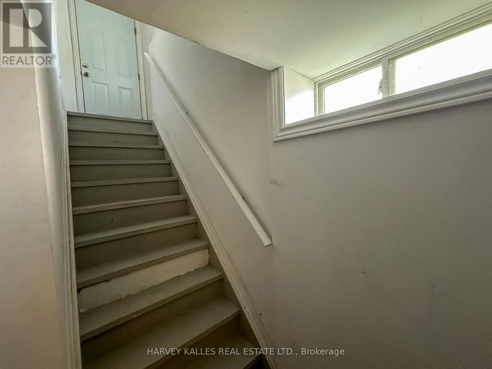 Photo 15 of 105 Ormond Street N, Thorold ON