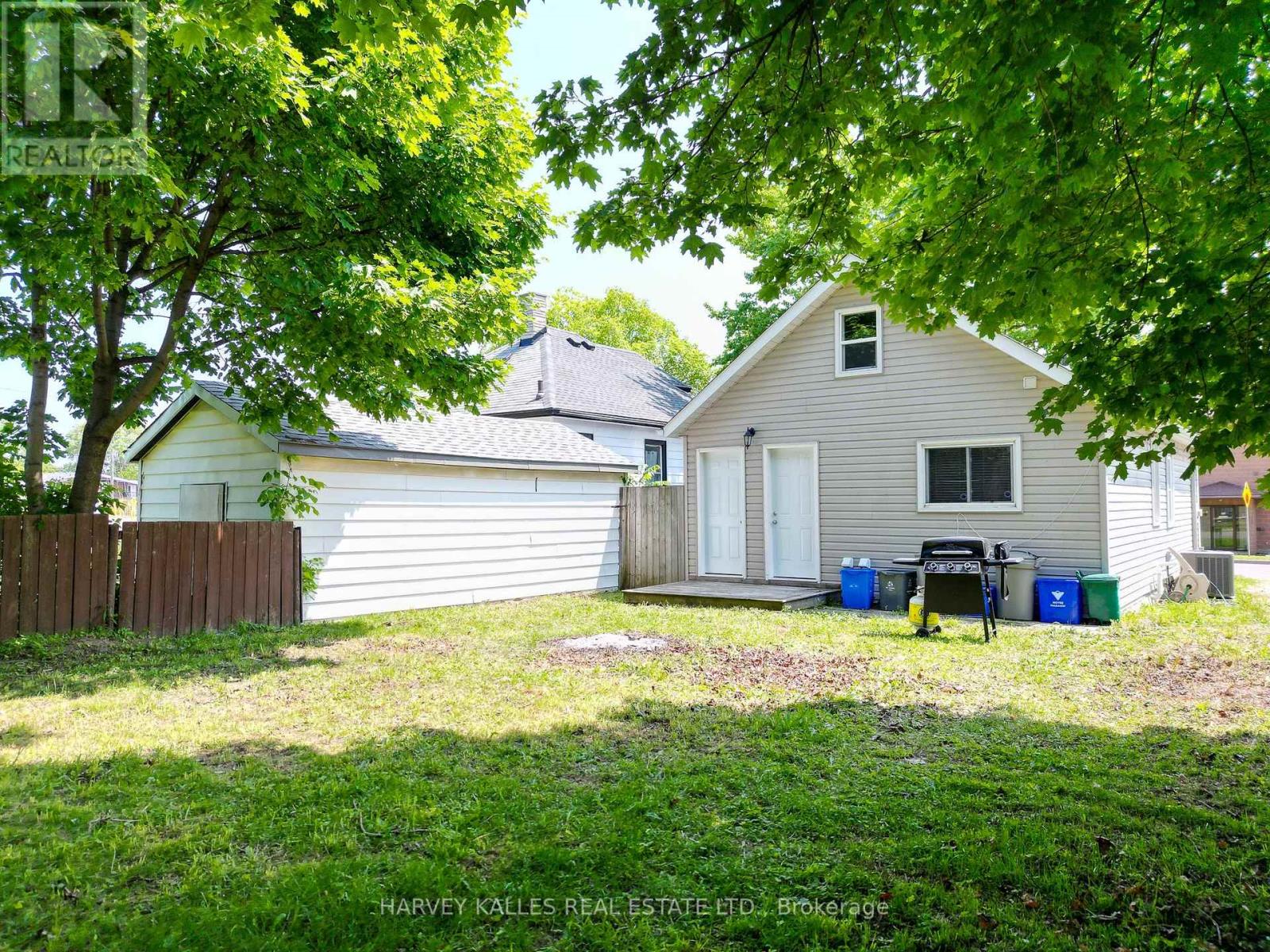Photo 5 of 105 Ormond Street N, Thorold ON