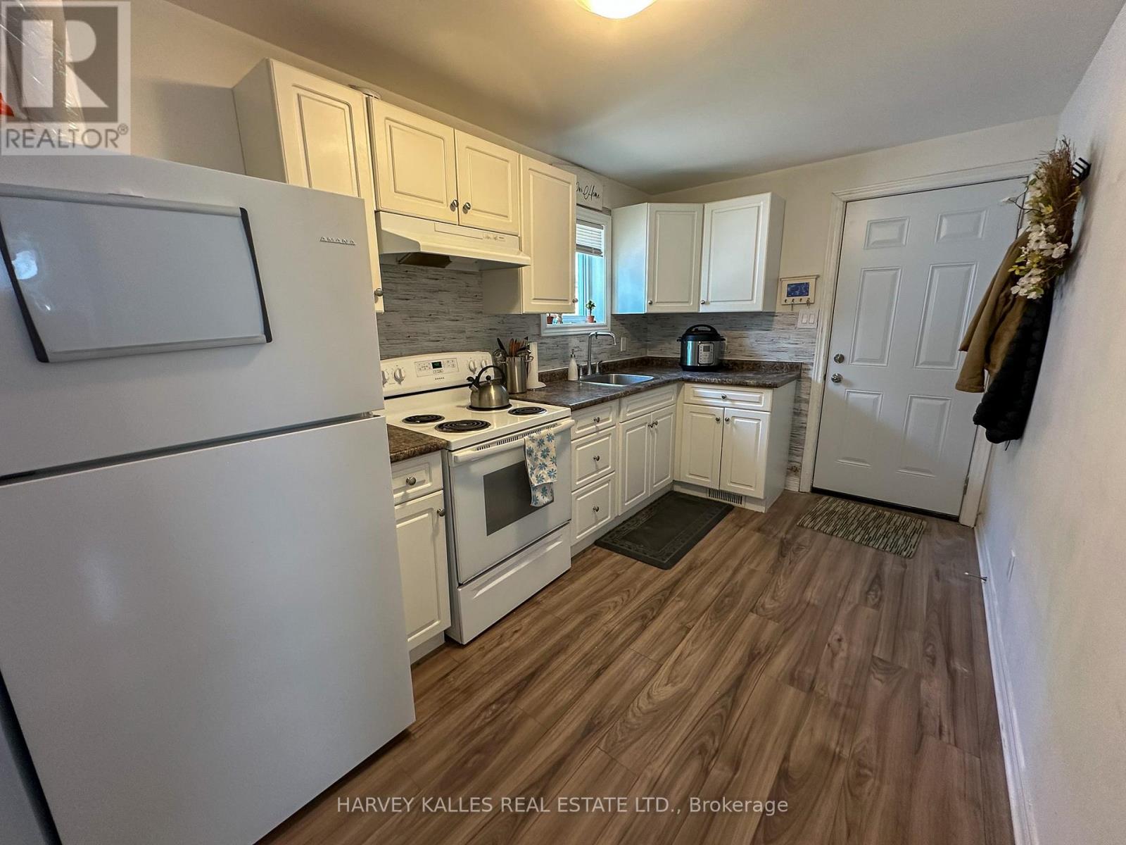 Photo 7 of 105 Ormond Street N, Thorold ON