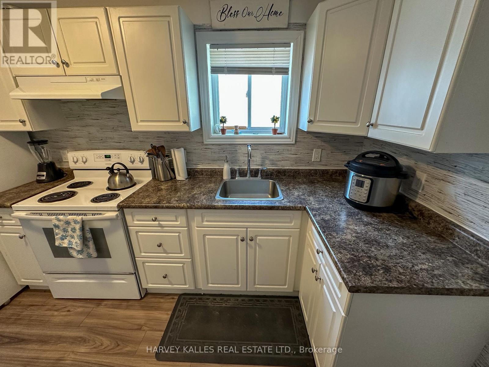 Photo 8 of 105 Ormond Street N, Thorold ON