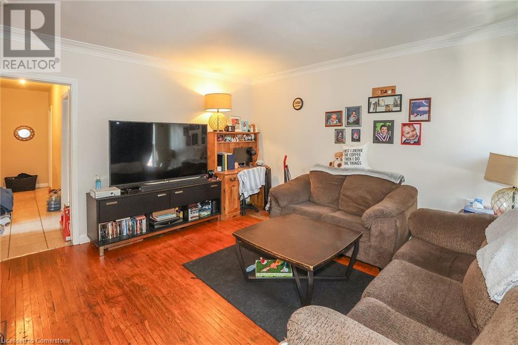 Photo 7 of 67 St George Street, St Catharines ON