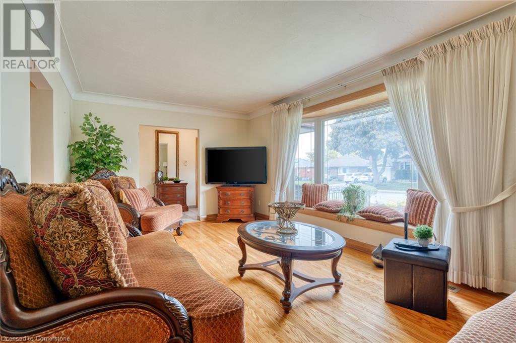 Photo 3 of 182 West 23rd Street, Hamilton ON