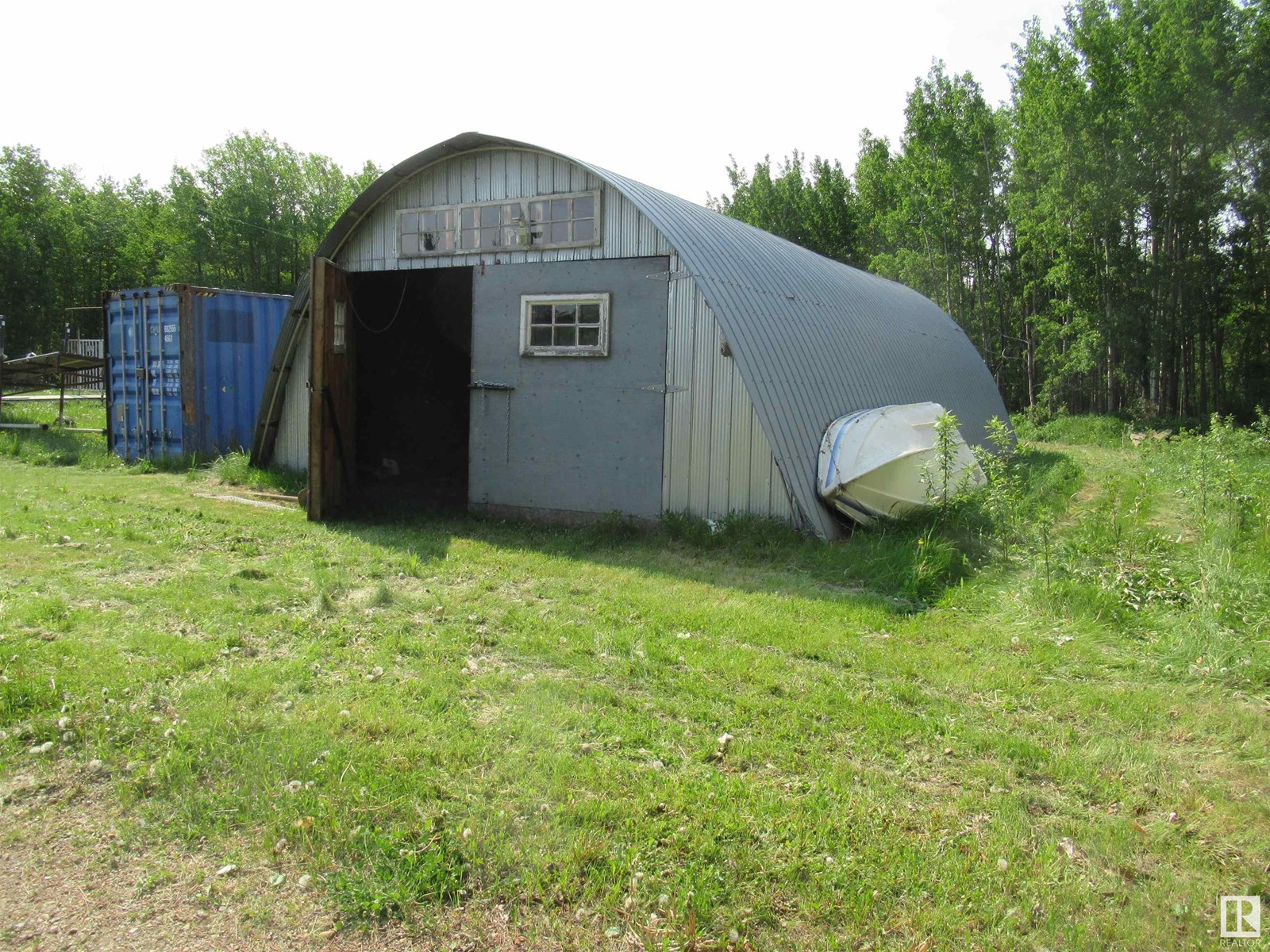 Photo 4 of 3902 Scott Av, Rural Wetaskiwin County AB