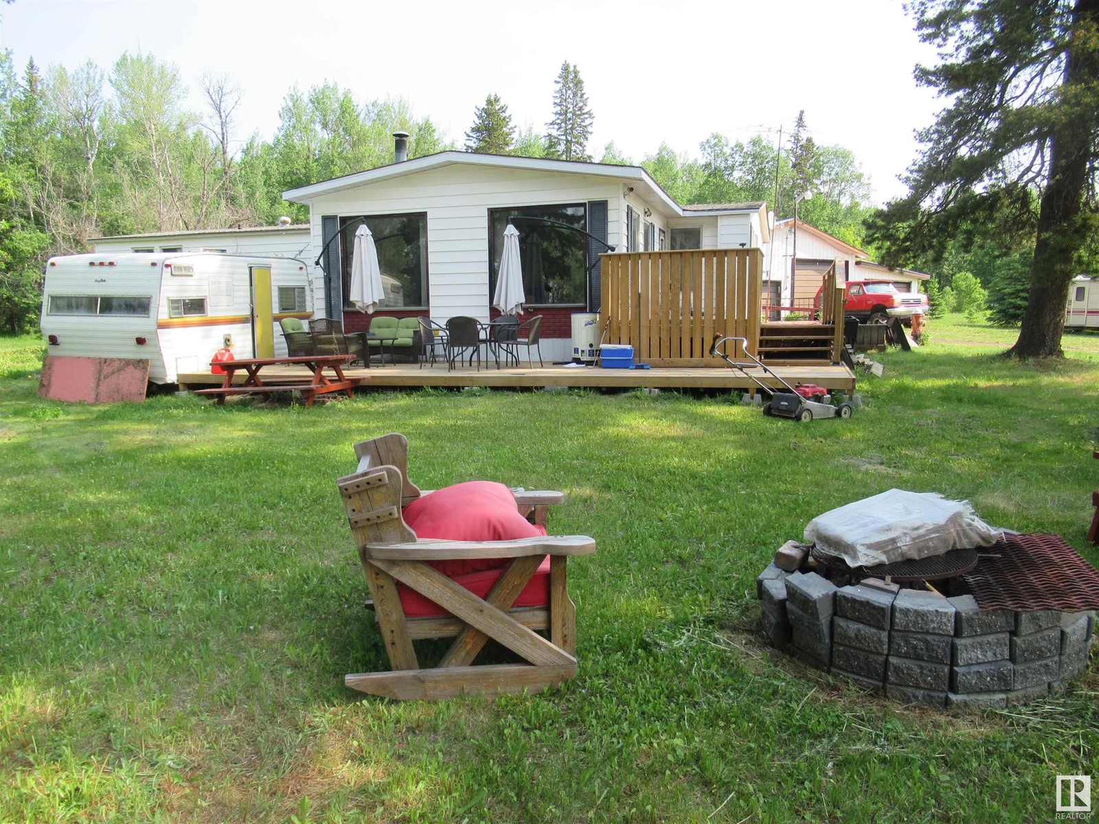 Photo 1 of 3902 Scott Av, Rural Wetaskiwin County AB
