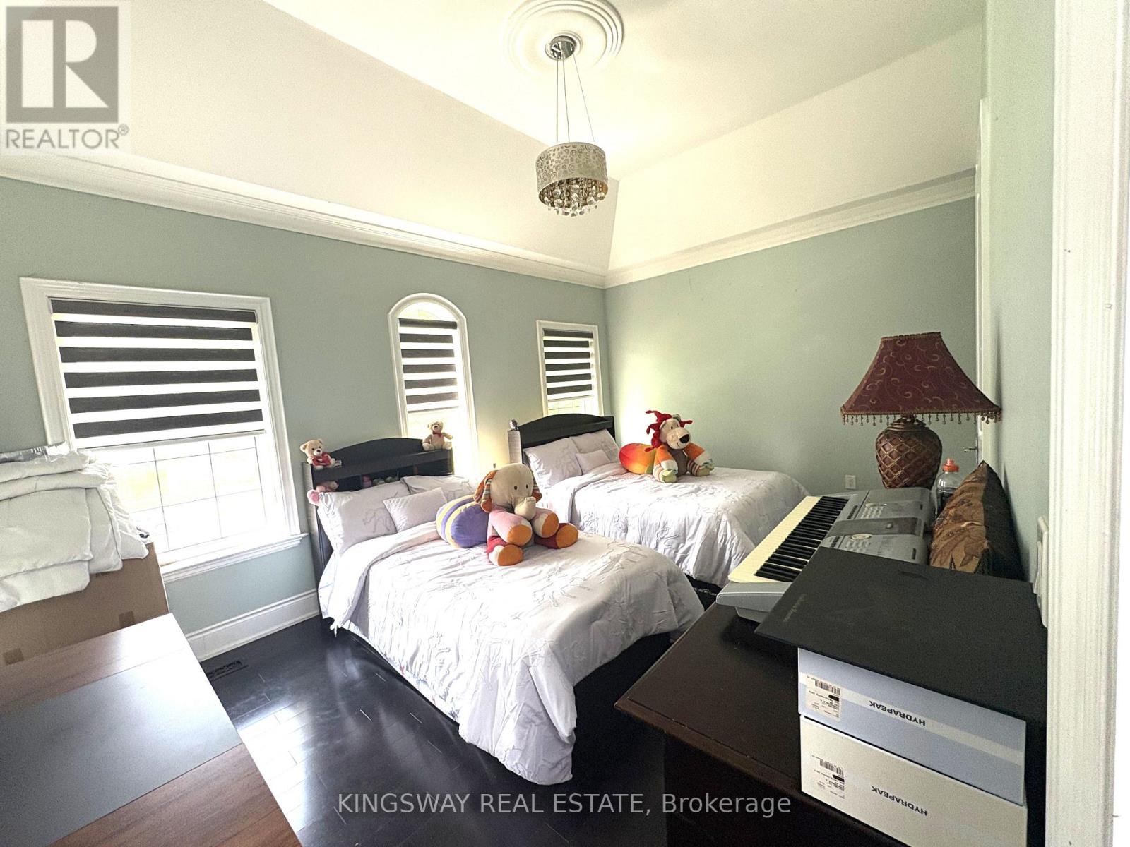 Photo 4 of 3686 Ellesmere Road S, Toronto ON