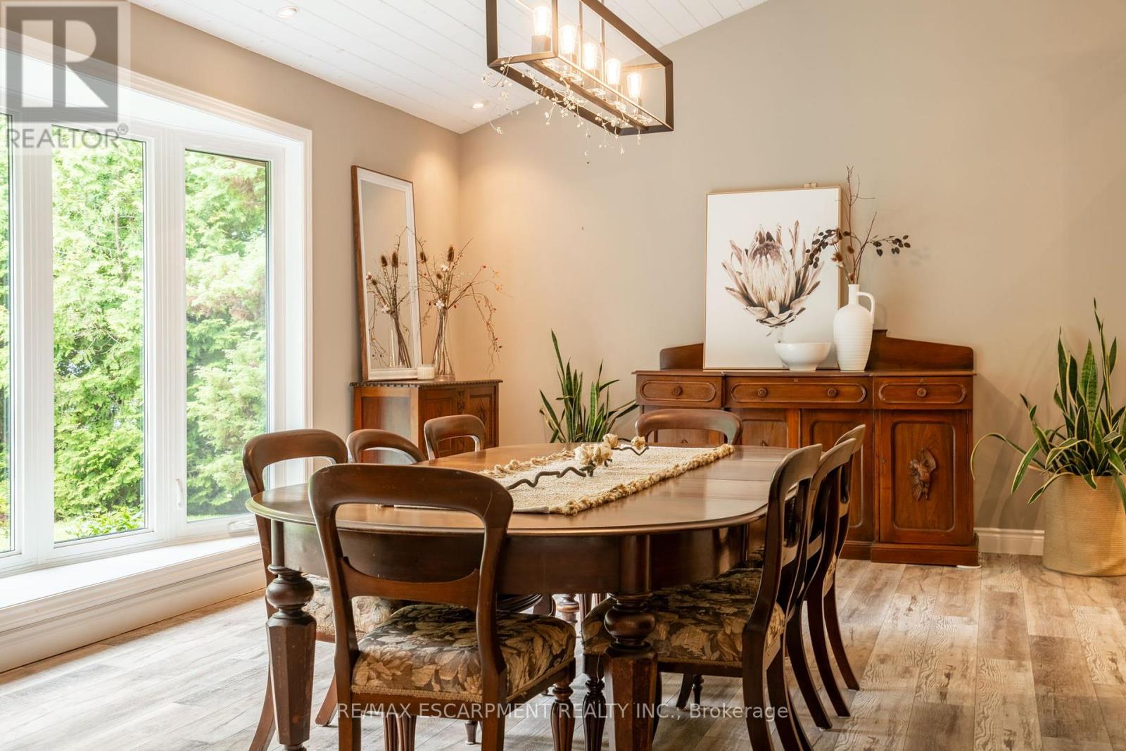 Photo 8 of 7575 Milburough Line, Milton ON