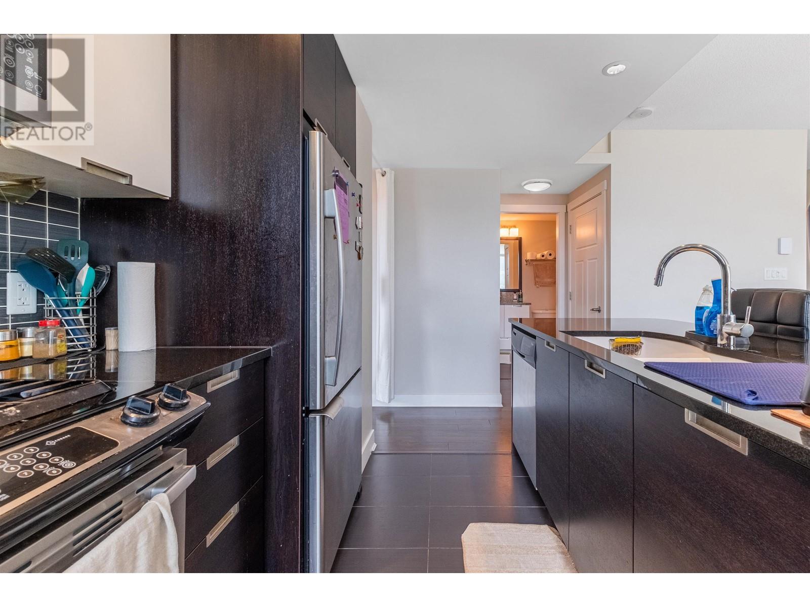 Photo 8 of 3205 2968 Glen Drive, Coquitlam BC