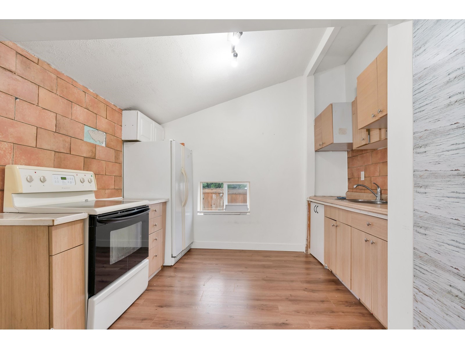7472 TURNER STREET, Mission