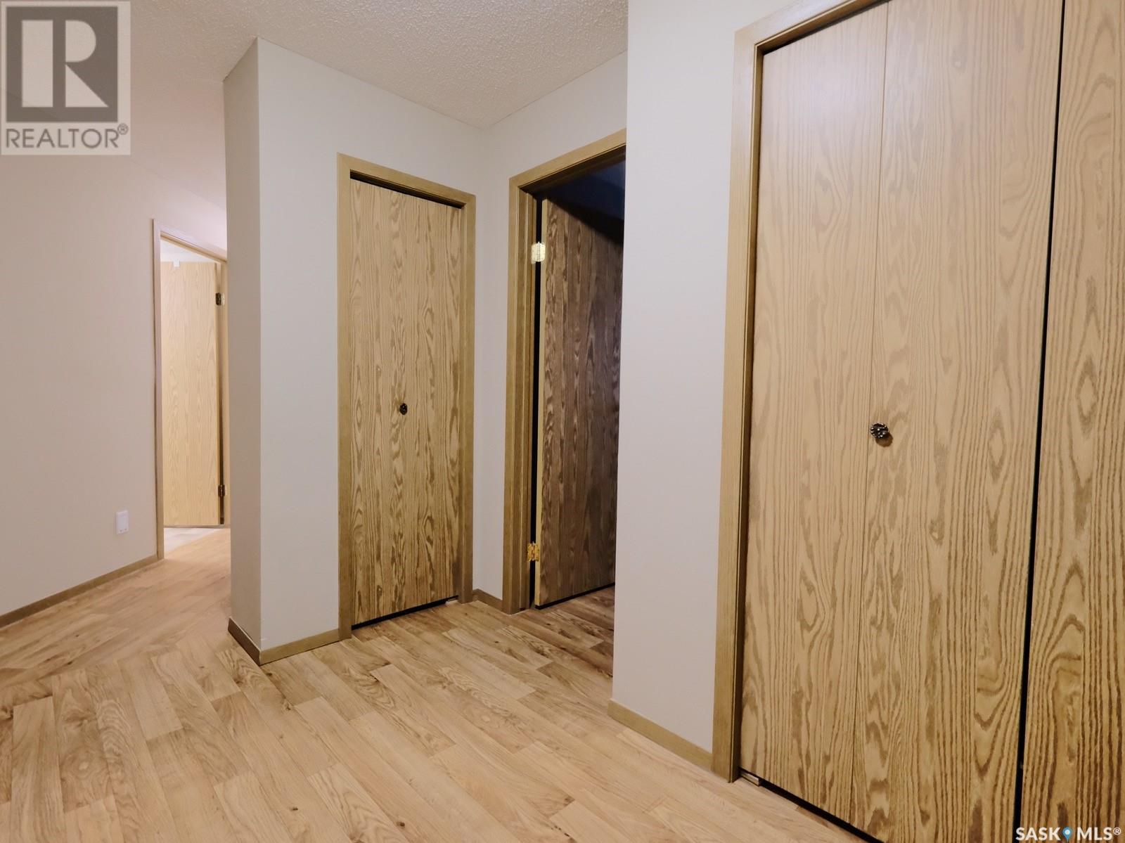 Photo 4 of 101 114 Third Avenue E, Rosetown SK