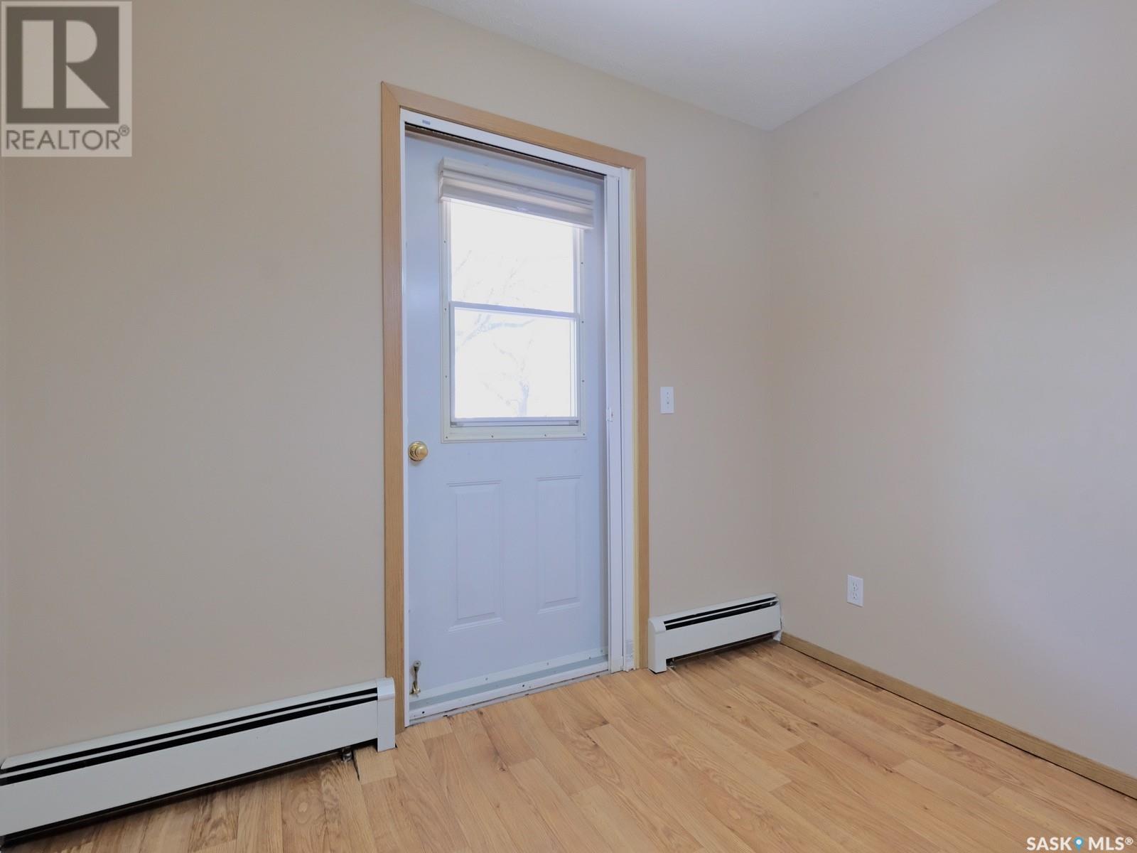 Photo 17 of 101 114 Third Avenue E, Rosetown SK