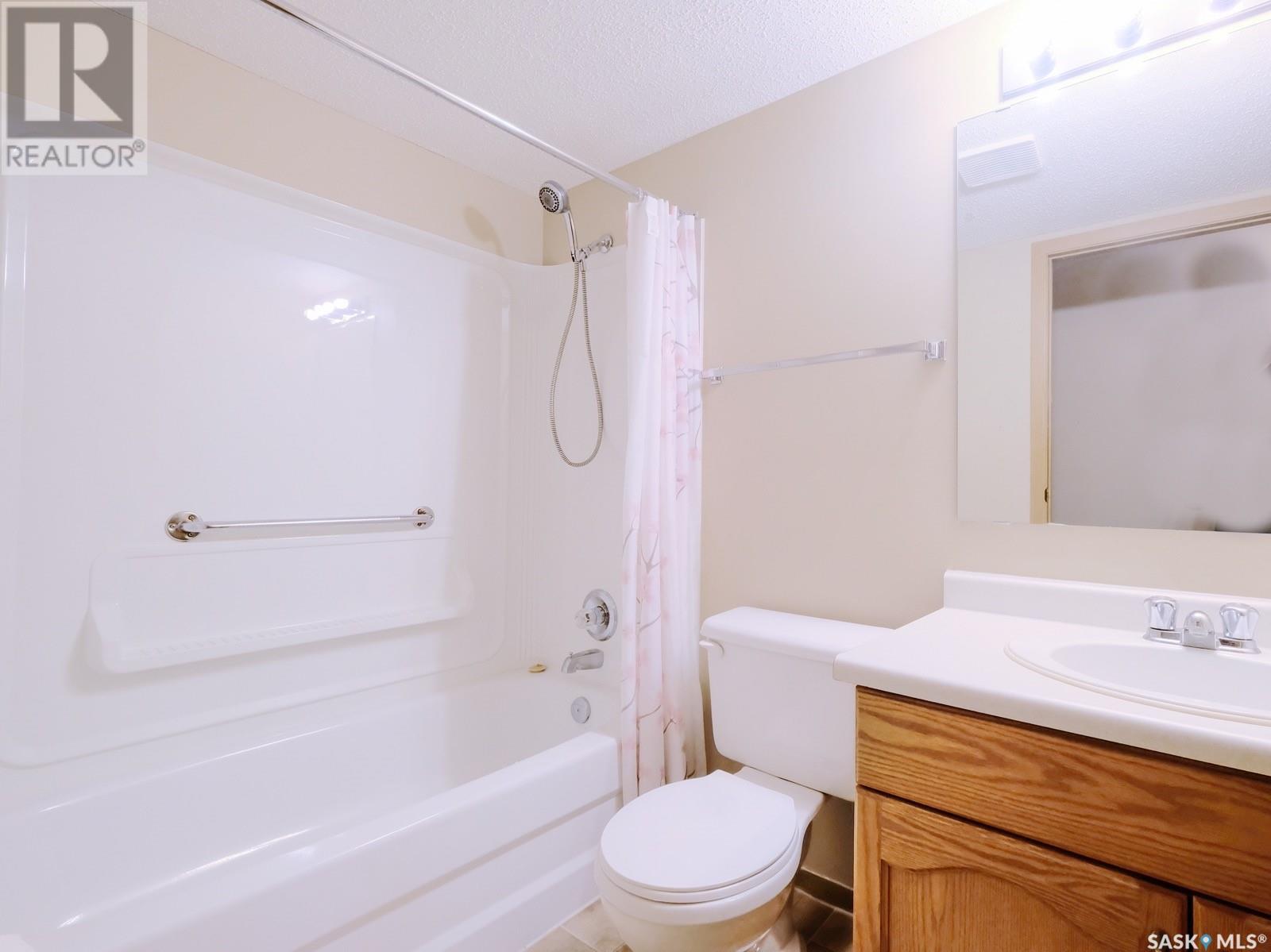 Photo 10 of 101 114 Third Avenue E, Rosetown SK