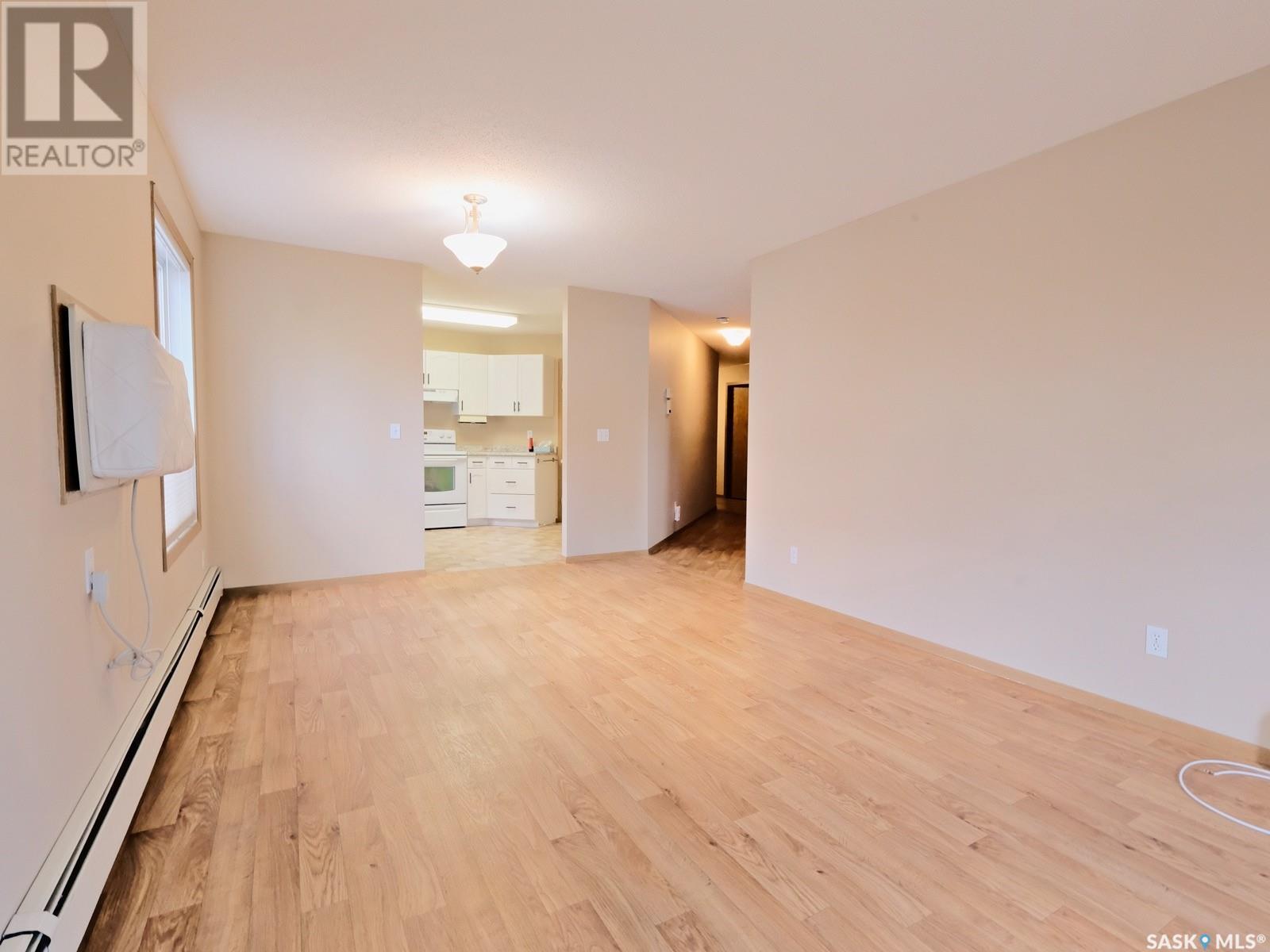 Photo 22 of 101 114 Third Avenue E, Rosetown SK