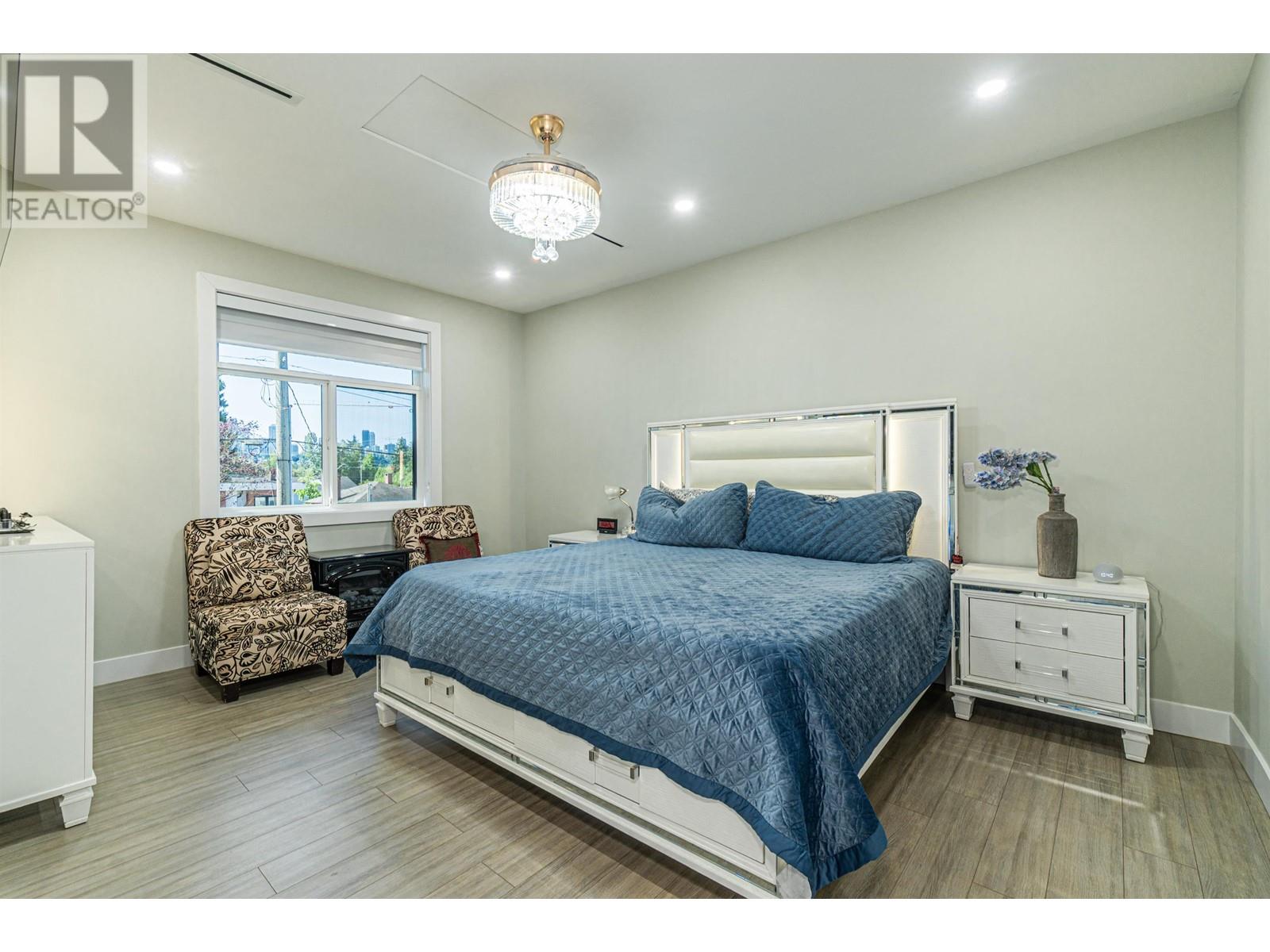 Photo 3 of 4949 Fulwell Street, Burnaby BC