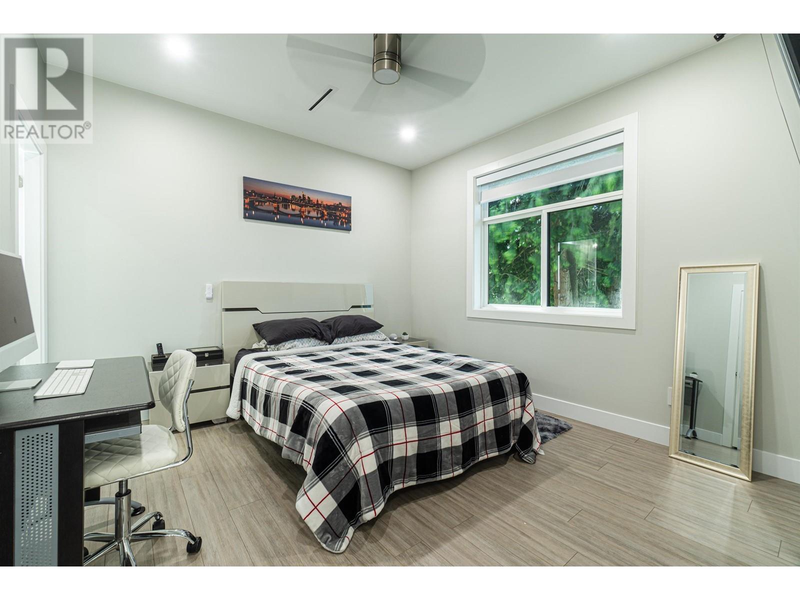 Photo 5 of 4949 Fulwell Street, Burnaby BC