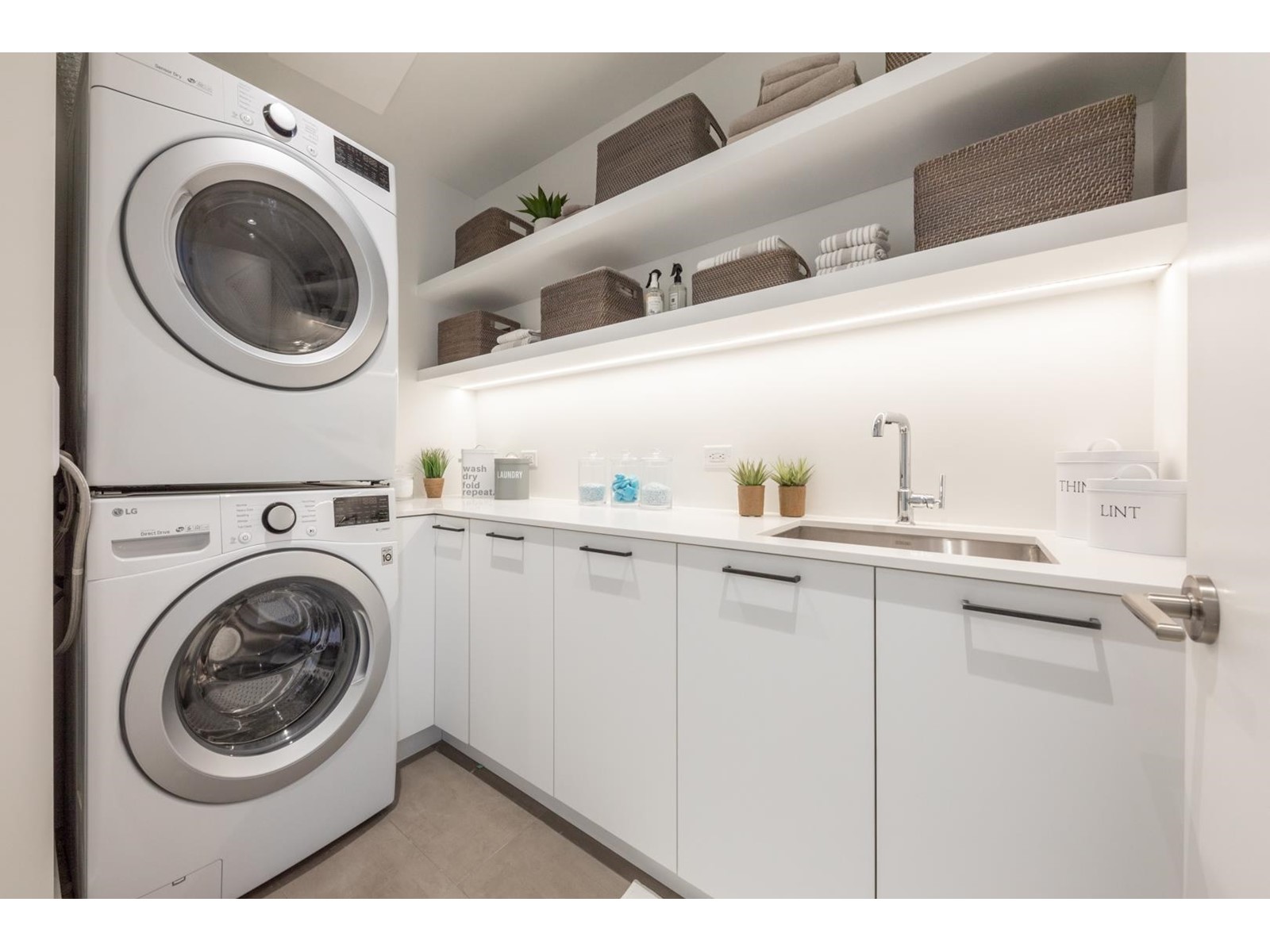 1501 1500 MARTIN STREET, White Rock real estate listing R2980114