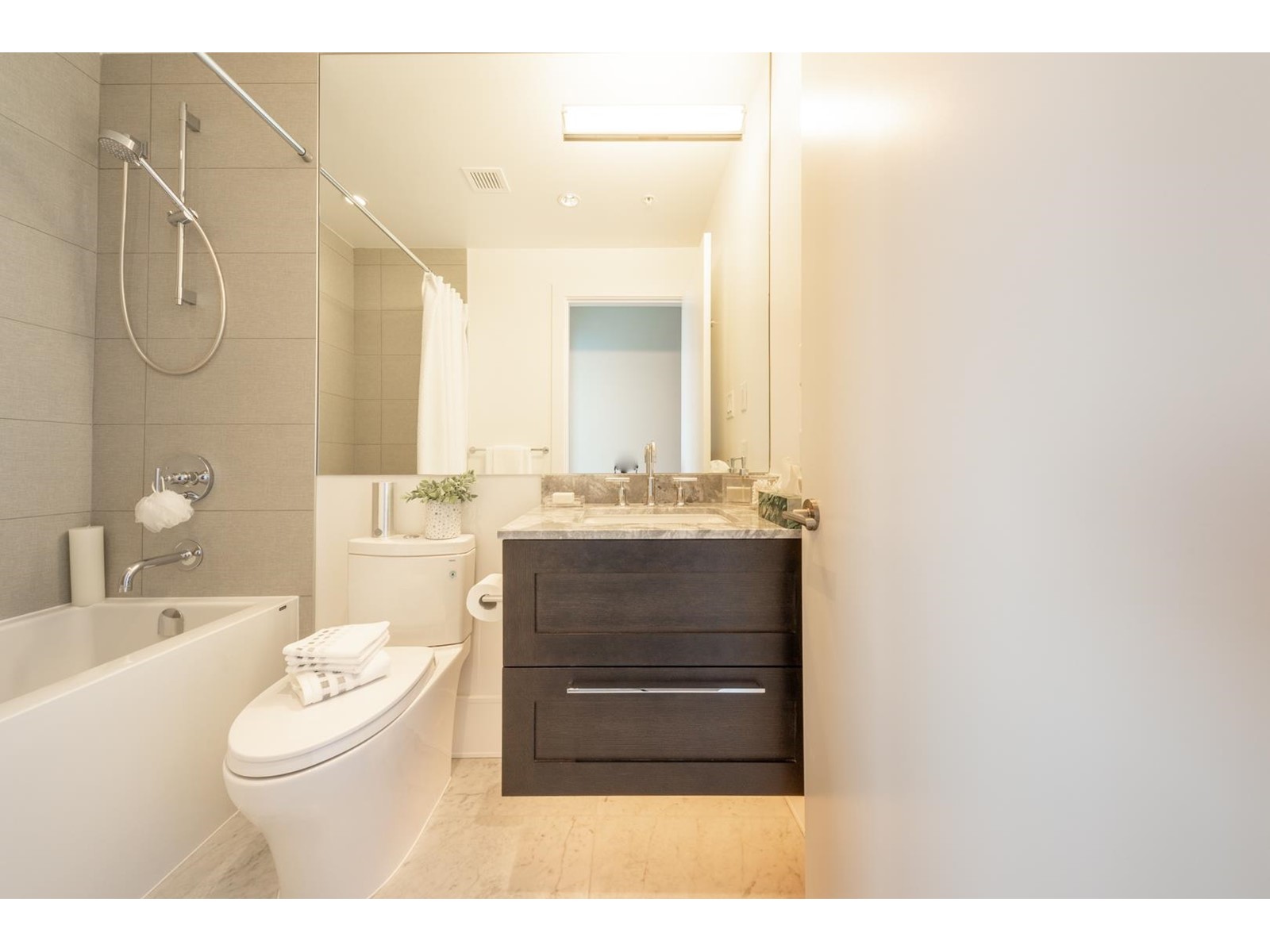 1501 1500 MARTIN STREET, White Rock real estate listing R2980114