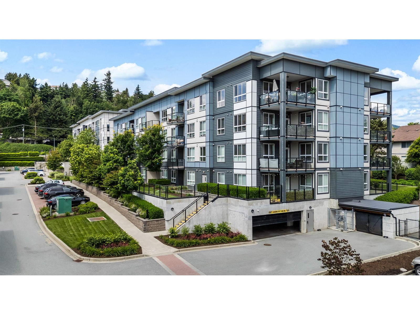 Photo 3 of 308 1948 North Parallel Road, Abbotsford BC