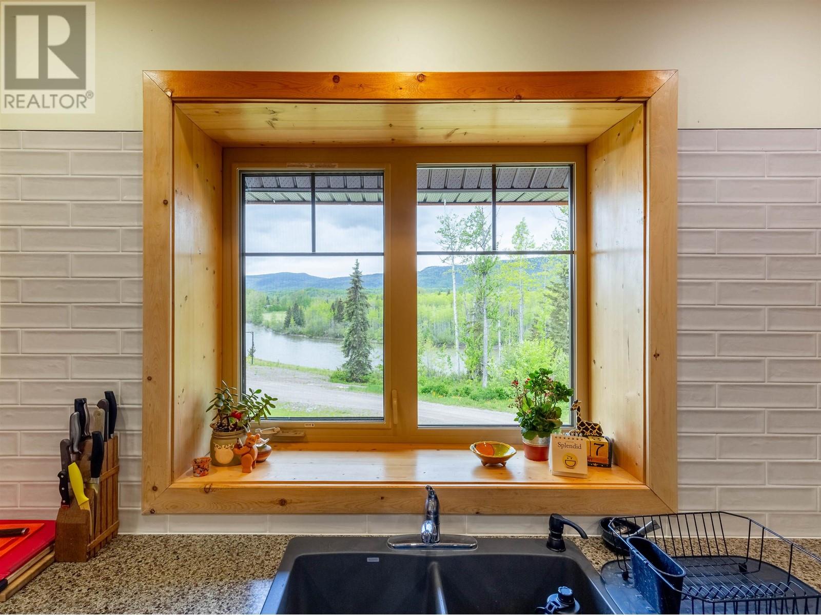 585 16 HIGHWAY, Smithers