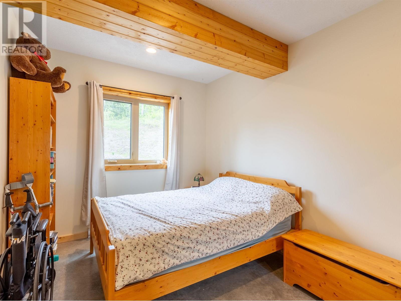 585 16 HIGHWAY, Smithers