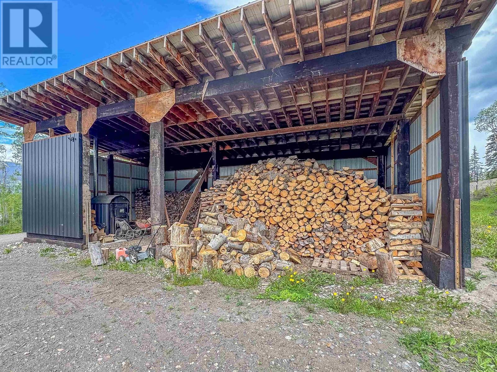 585 16 HIGHWAY, Smithers