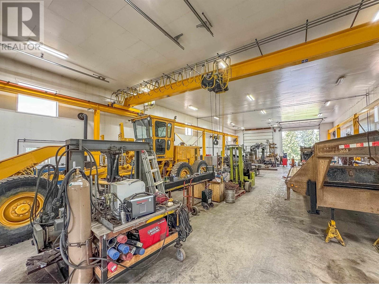 585 16 HIGHWAY, Smithers