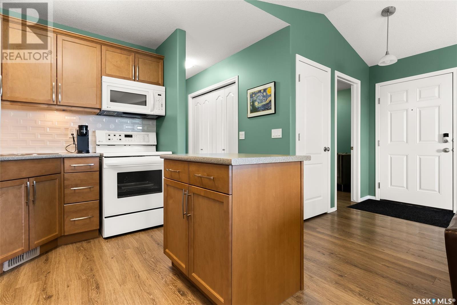 Single Family House Low rise for Sale in  Buckingham DRIVE E Regina 