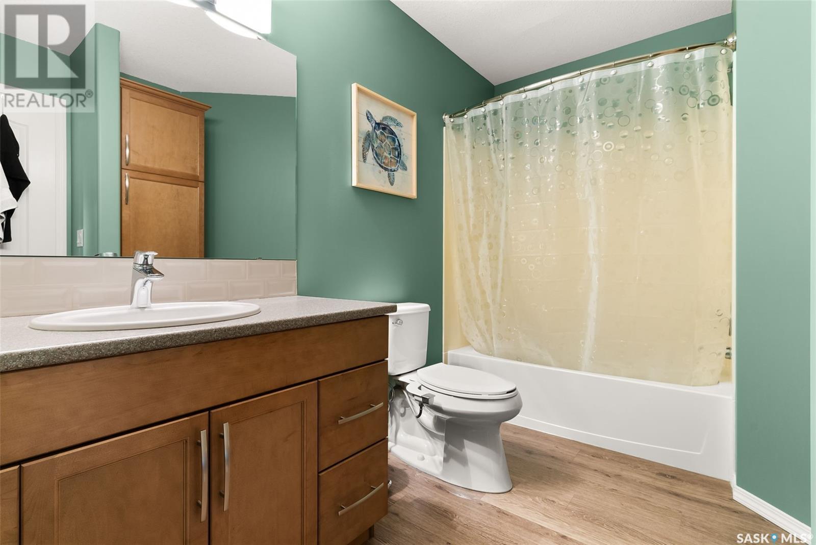 Single Family House Low rise for Sale in  Buckingham DRIVE E Regina 