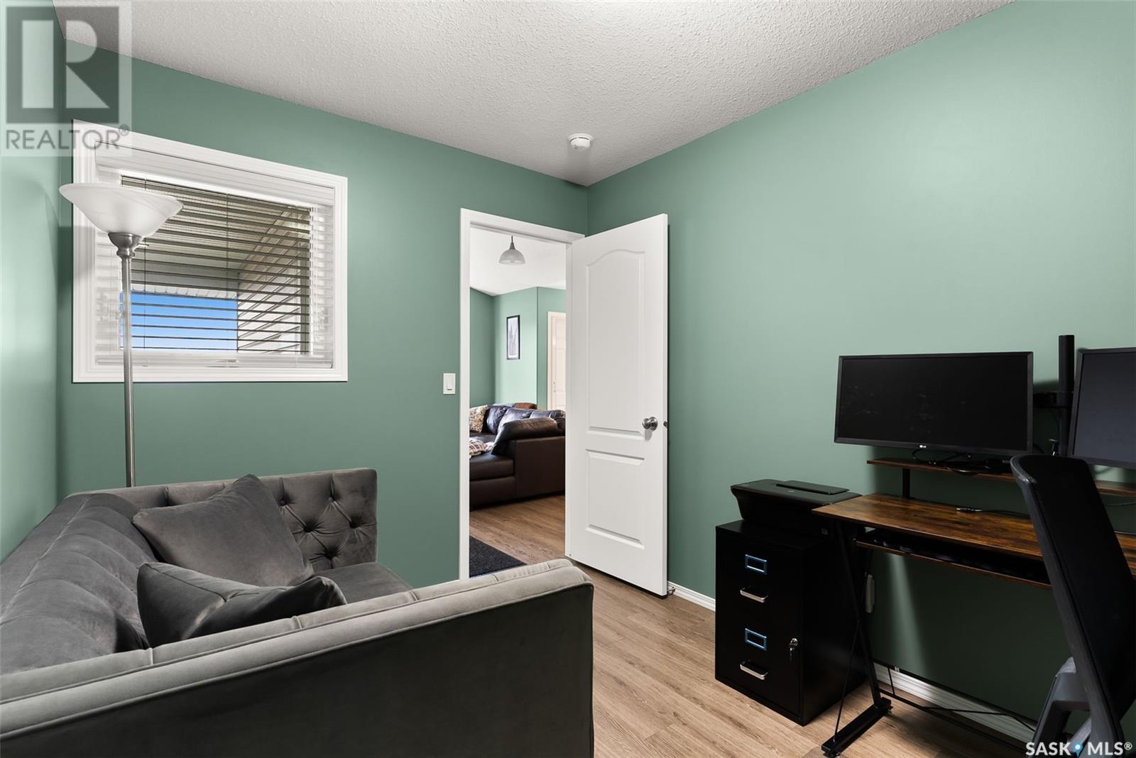 Single Family House Low rise for Sale in  Buckingham DRIVE E Regina 