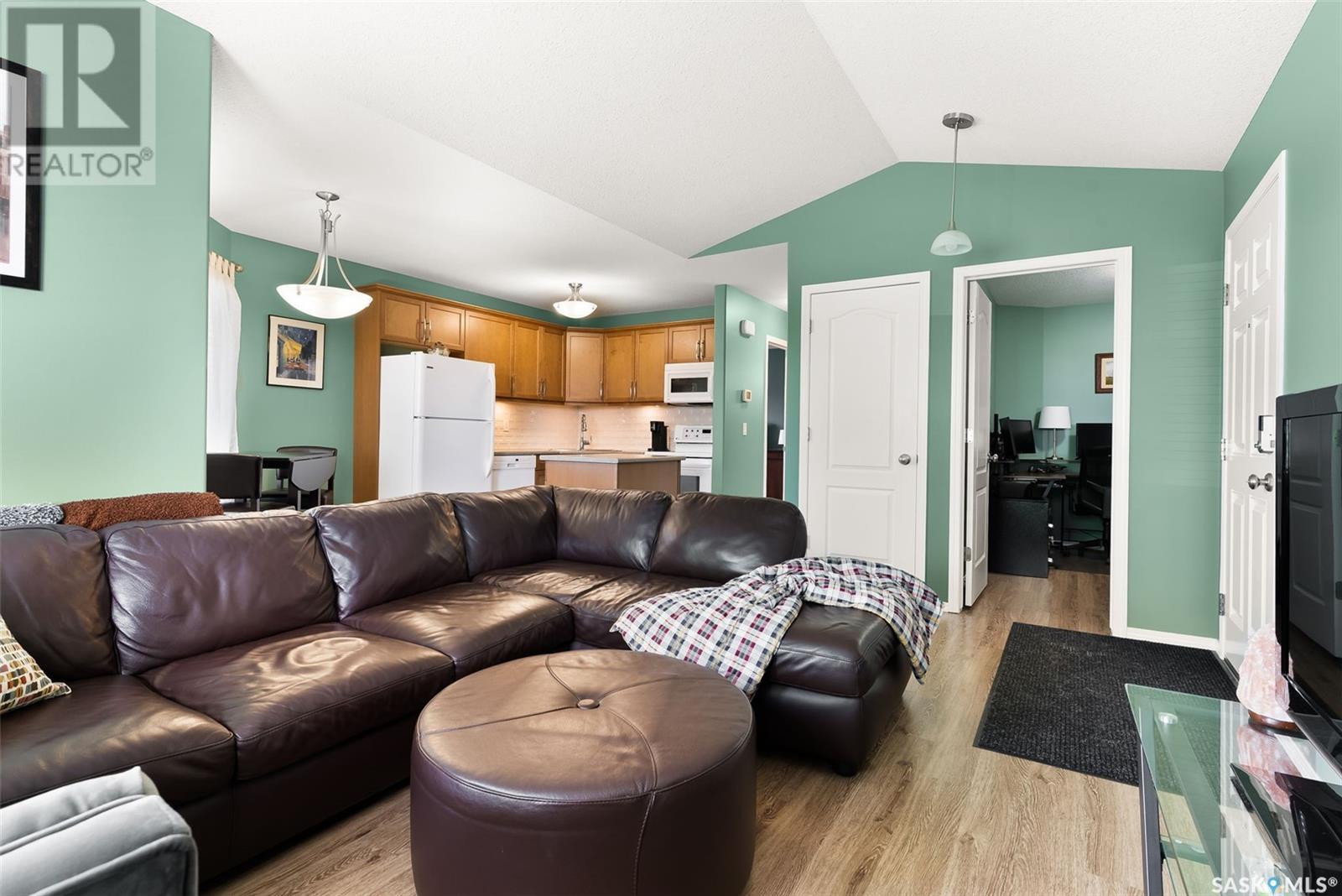 Single Family House Low rise for Sale in  Buckingham DRIVE E Regina 