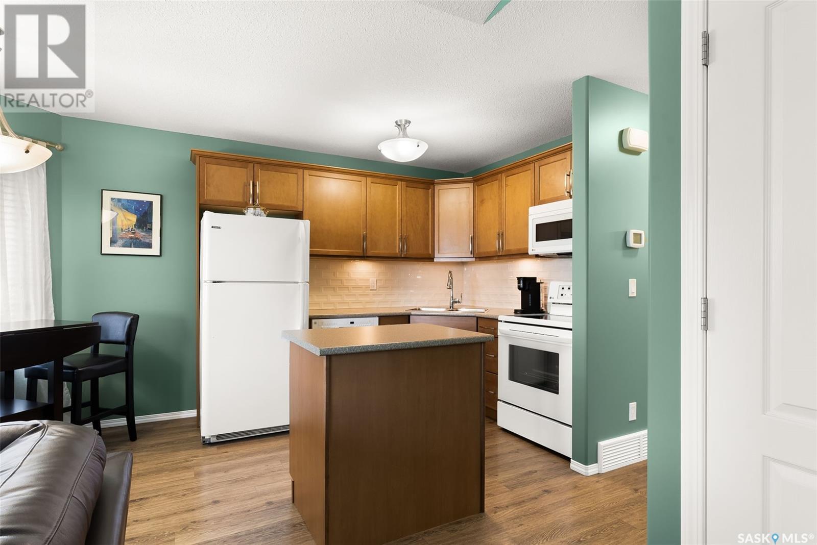 Single Family House Low rise for Sale in  Buckingham DRIVE E Regina 