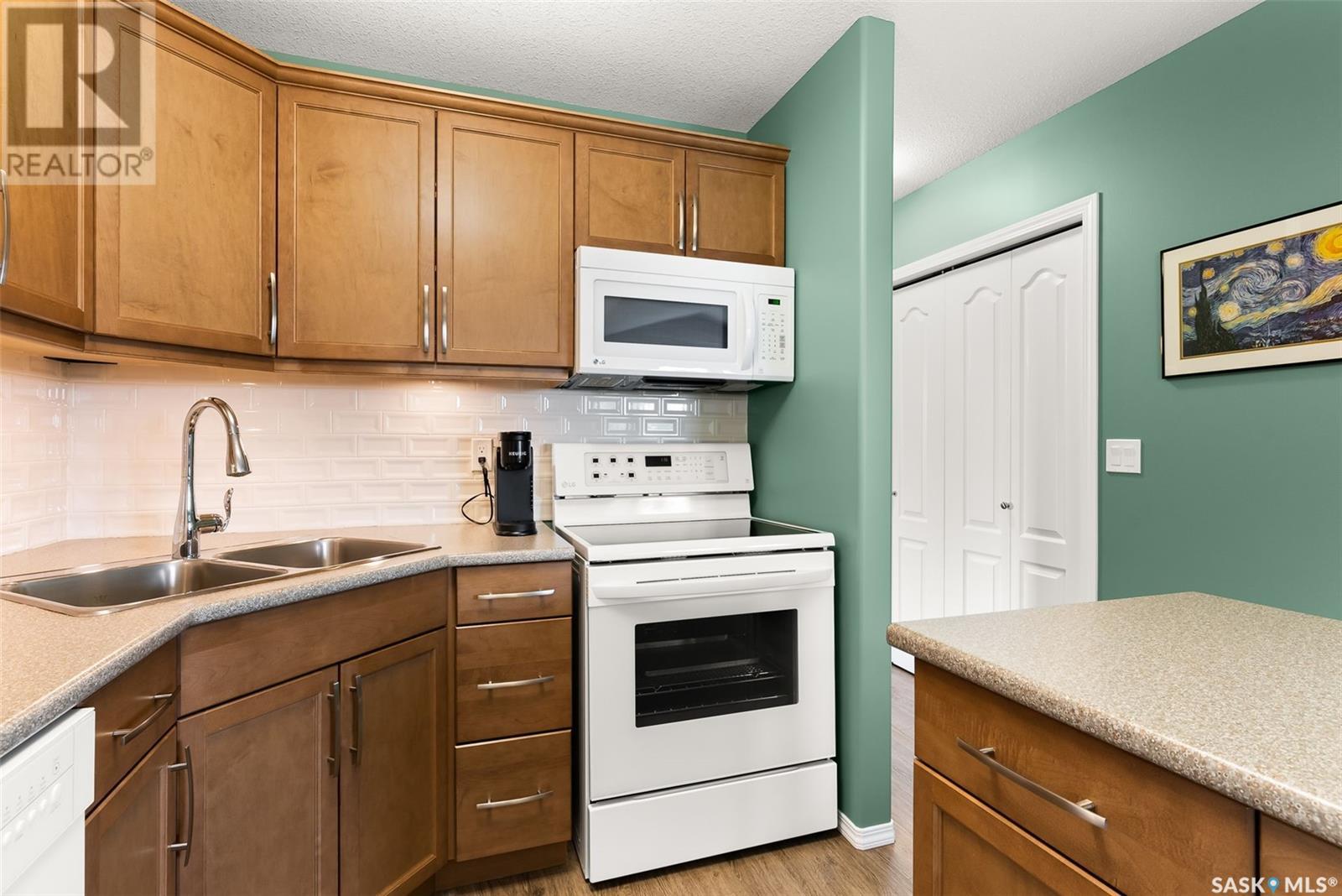 Single Family House Low rise for Sale in  Buckingham DRIVE E Regina 