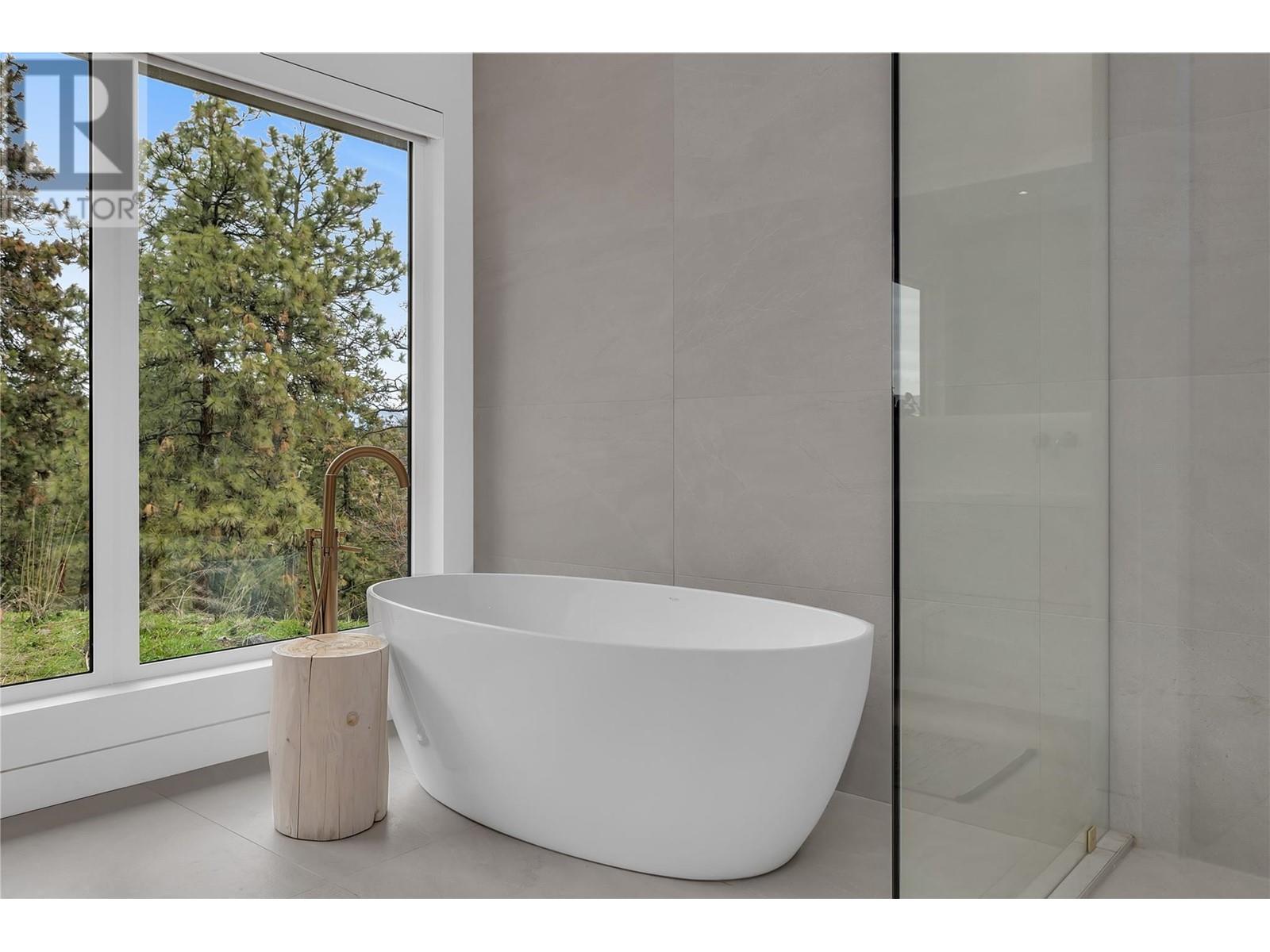  1190 Stoneypointe Court, Kelowna