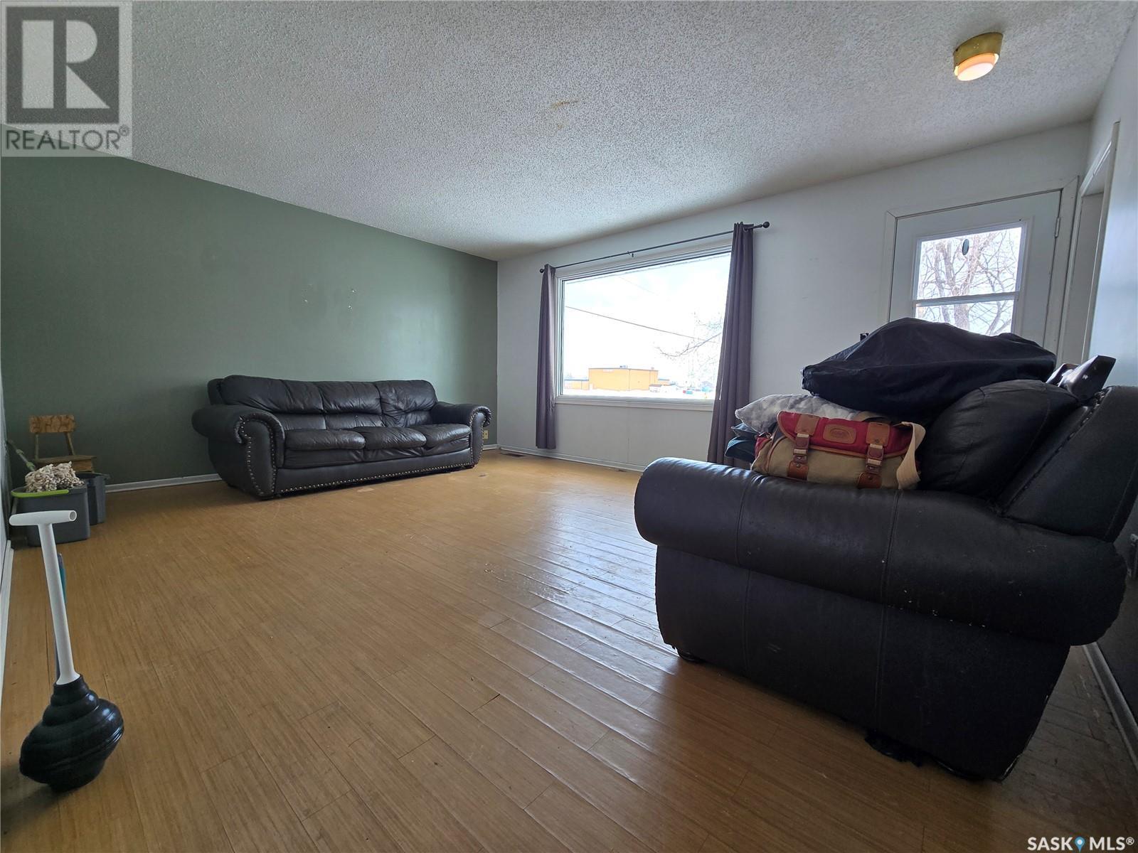 Photo 19 of 33 4th Avenue E, Central Butte SK