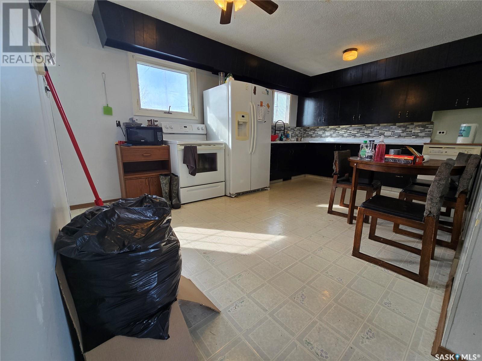 Photo 21 of 33 4th Avenue E, Central Butte SK