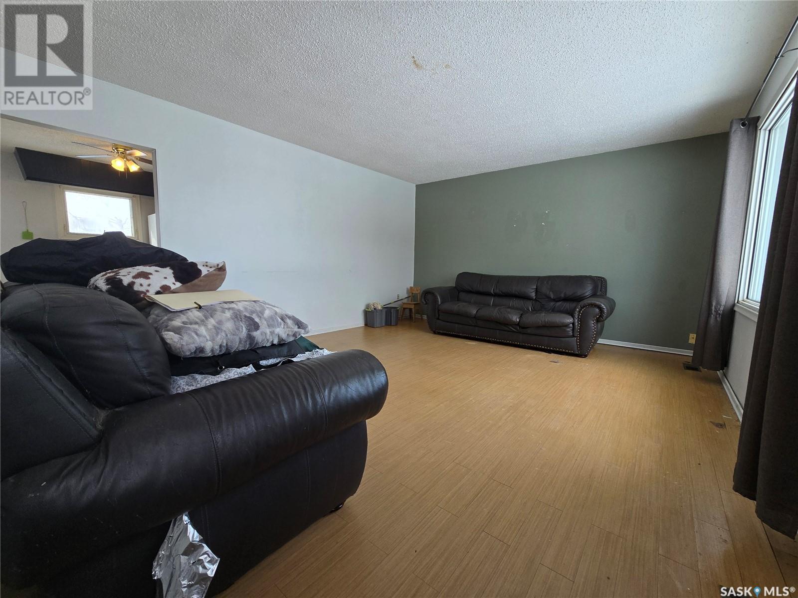 Photo 10 of 33 4th Avenue E, Central Butte SK