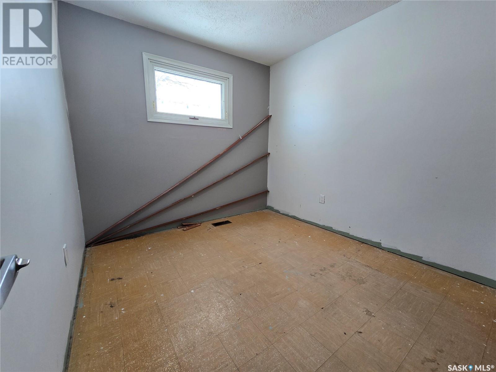 Photo 12 of 33 4th Avenue E, Central Butte SK