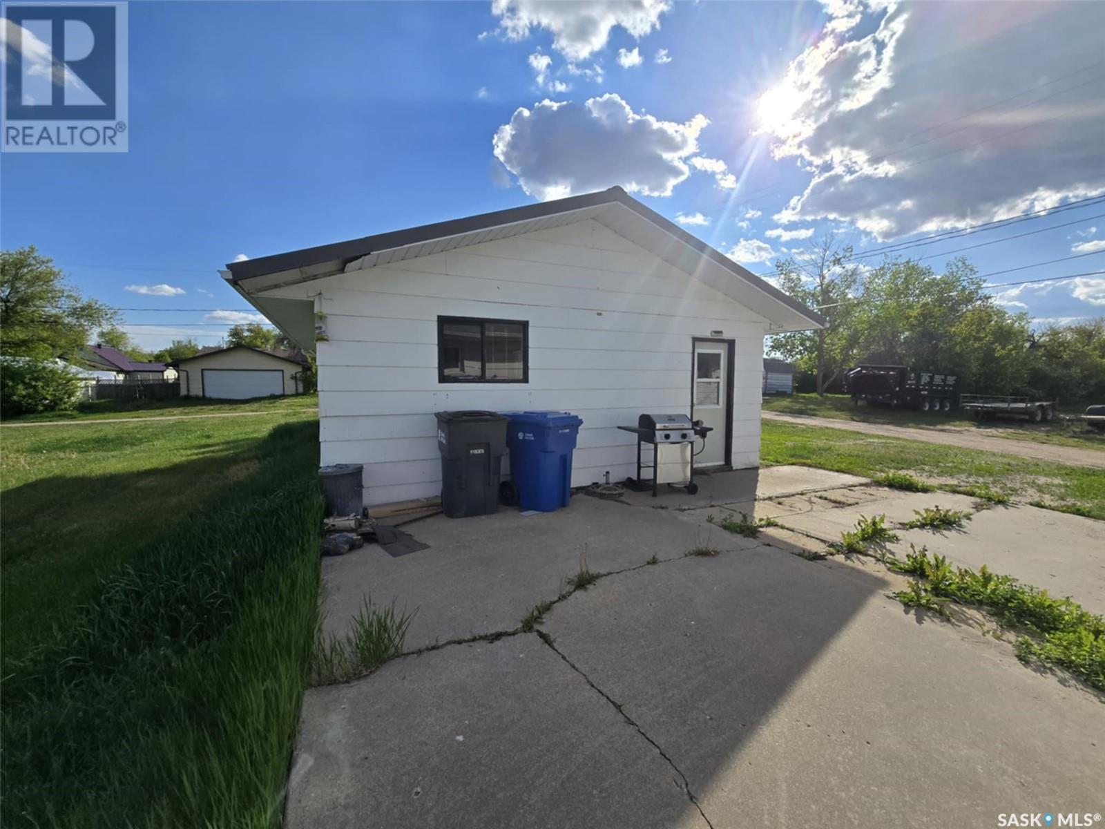 Photo 35 of 33 4th Avenue E, Central Butte SK