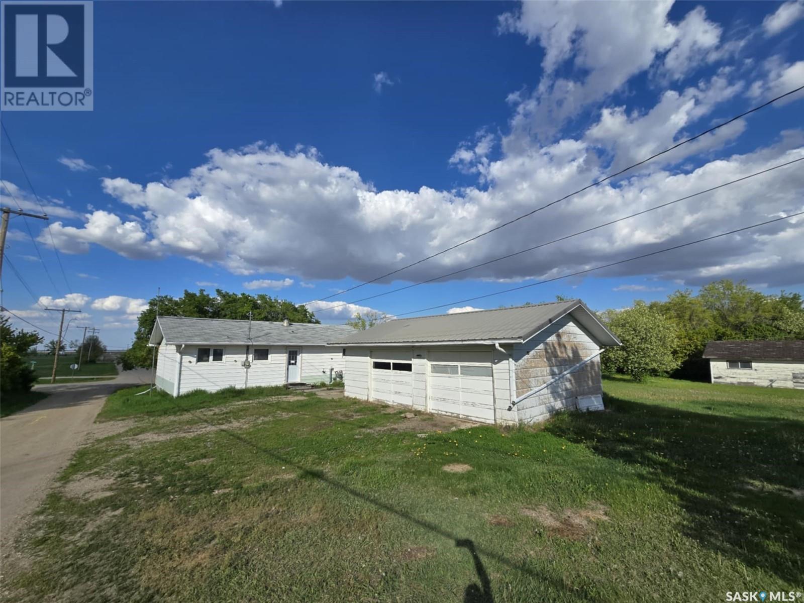 Photo 37 of 33 4th Avenue E, Central Butte SK