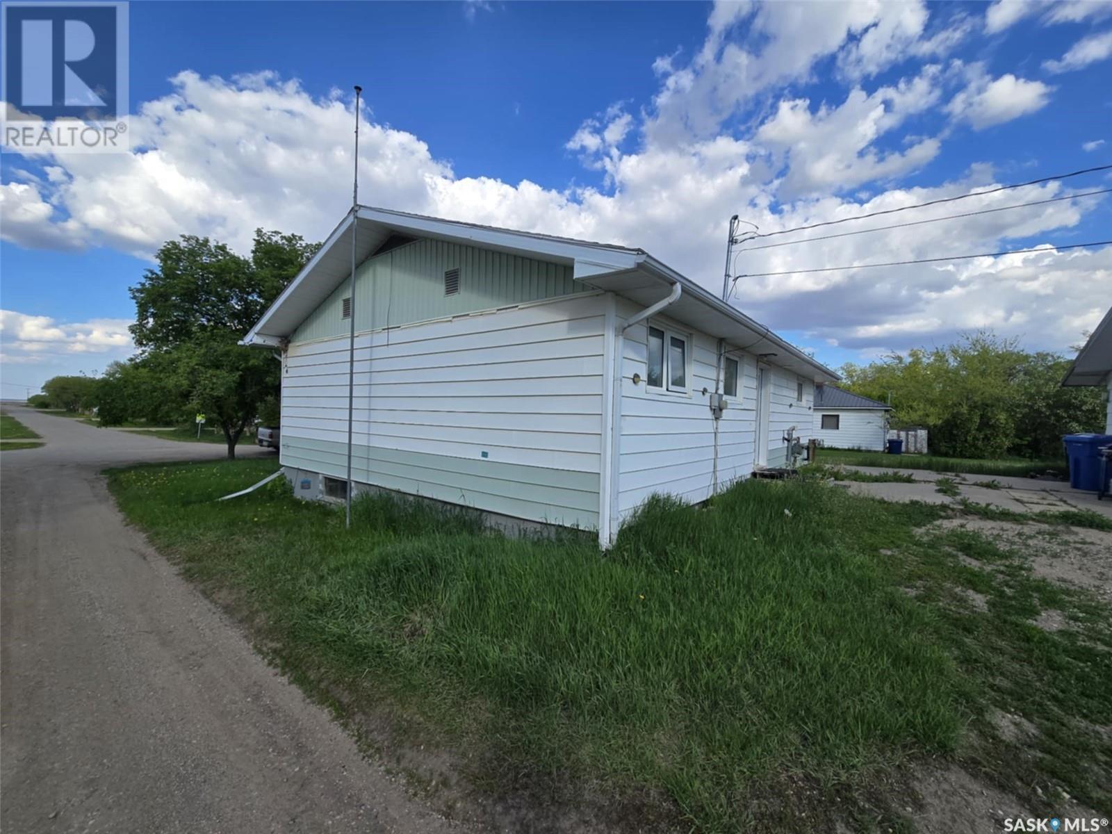Photo 5 of 33 4th Avenue E, Central Butte SK