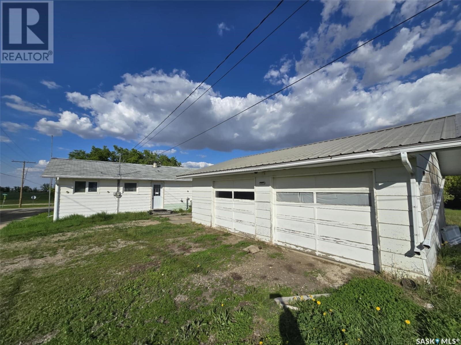 Photo 9 of 33 4th Avenue E, Central Butte SK