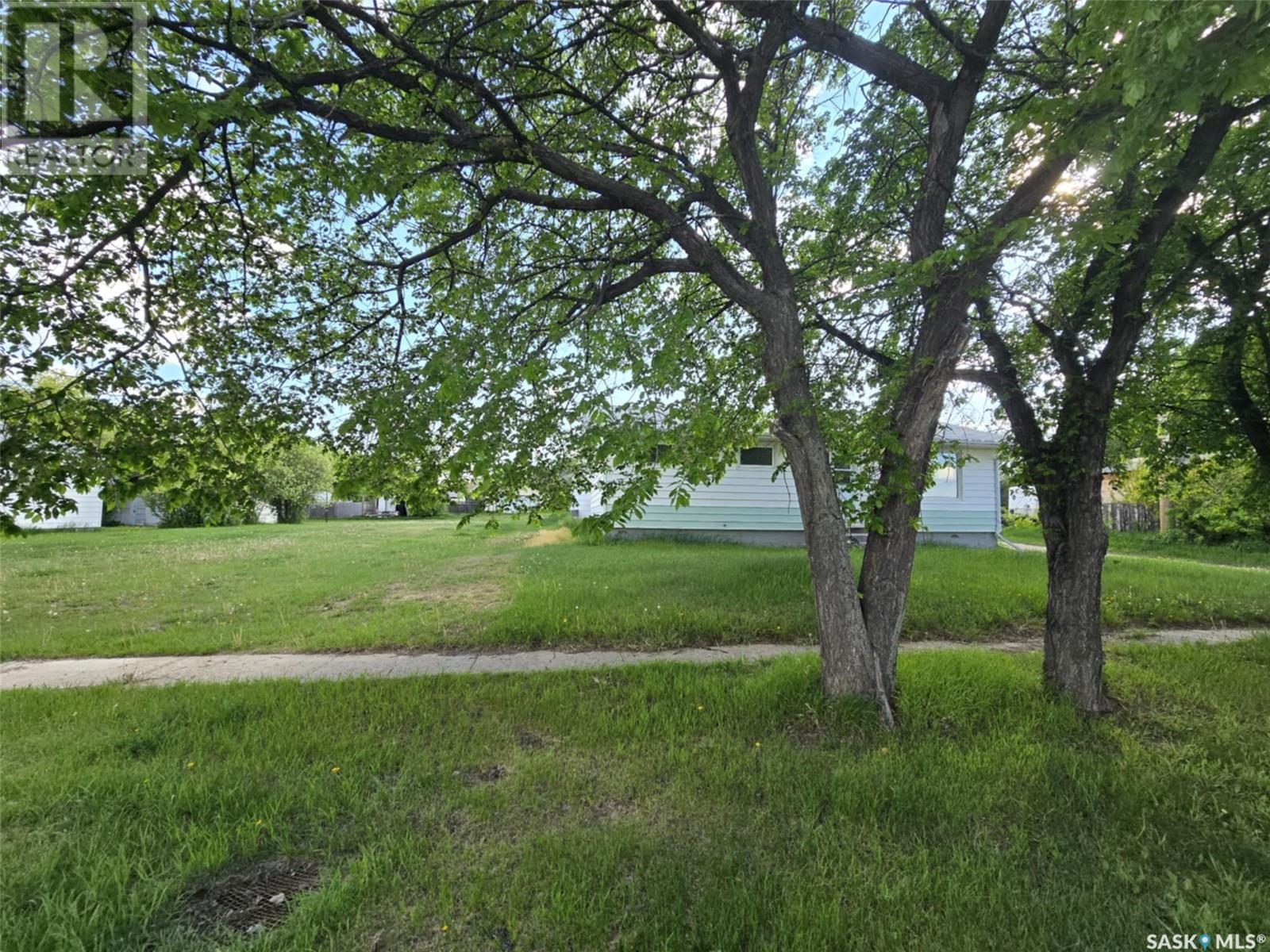Photo 6 of 33 4th Avenue E, Central Butte SK