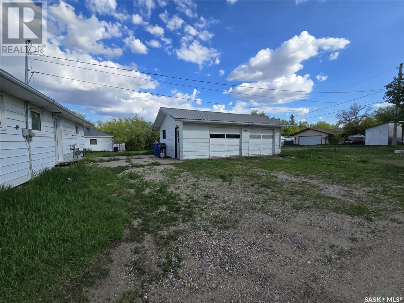 Photo 38 of 33 4th Avenue E, Central Butte SK